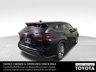 2023 Toyota Highlander Hybrid Platinum