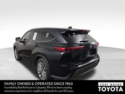 2023 Toyota Highlander Hybrid Platinum