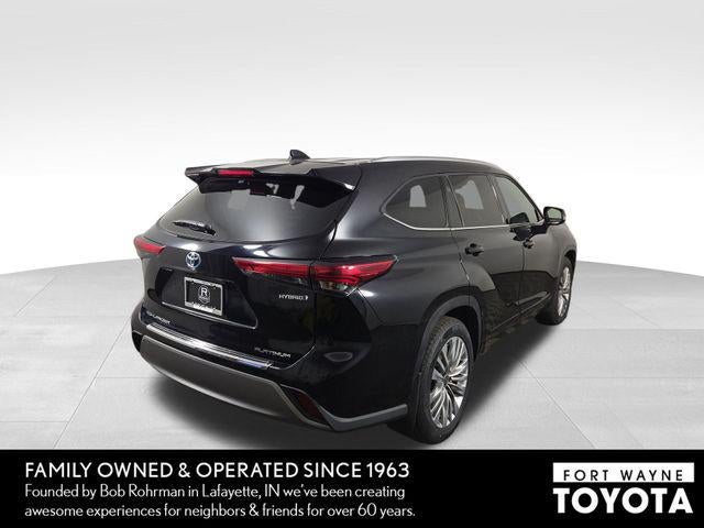 2023 Toyota Highlander Hybrid Platinum