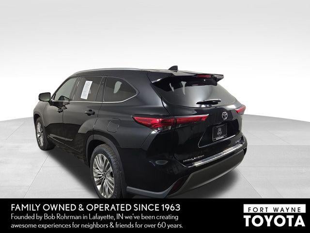 2023 Toyota Highlander Hybrid Platinum
