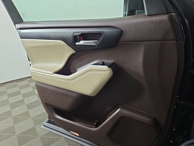 2022 Toyota Highlander Hybrid XLE