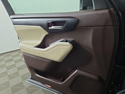 2022 Toyota Highlander Hybrid XLE