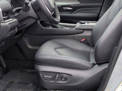 2025 Toyota GRAND HIGHLANDER HEV Nightshade Edition