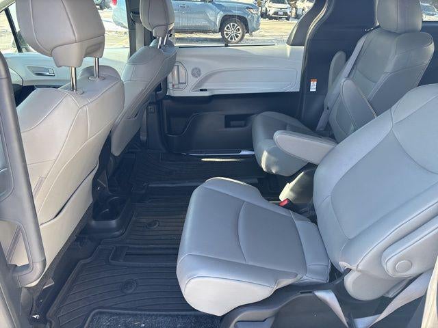 2025 Toyota SIENNA XLE XLE