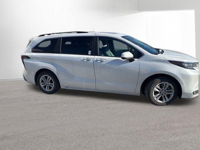 2025 Toyota SIENNA XLE XLE