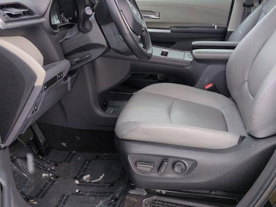2024 Toyota SIENNA XLE XLE 8 Passenger