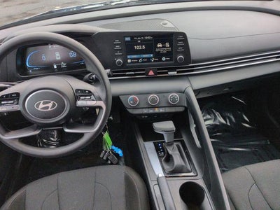 2024 Hyundai Elantra SE