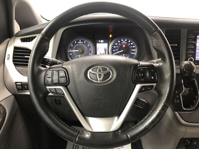 2020 Toyota SIENNA XLE 3.5L XLE 8 Passenger