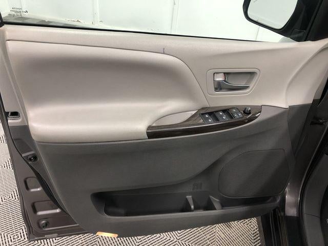 2020 Toyota SIENNA XLE 3.5L XLE 8 Passenger