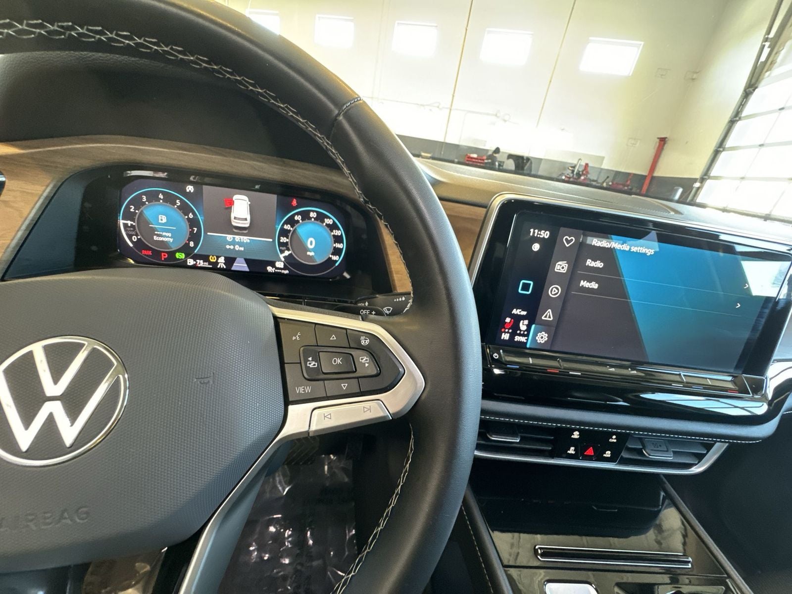 2024 Volkswagen Atlas 2.0T SE w/Technology