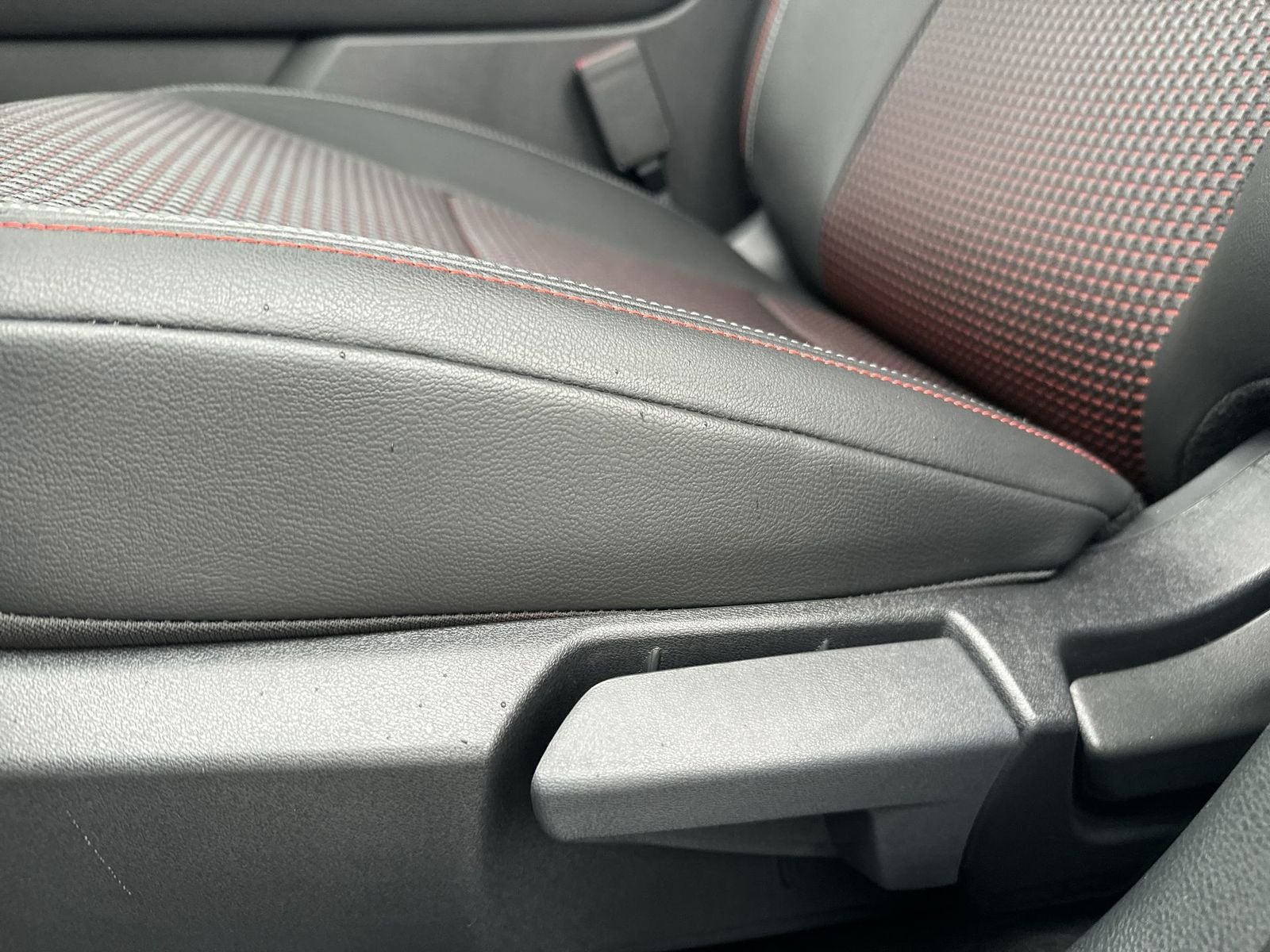 2026 Nissan Kicks SR AWD Cold Weather Package