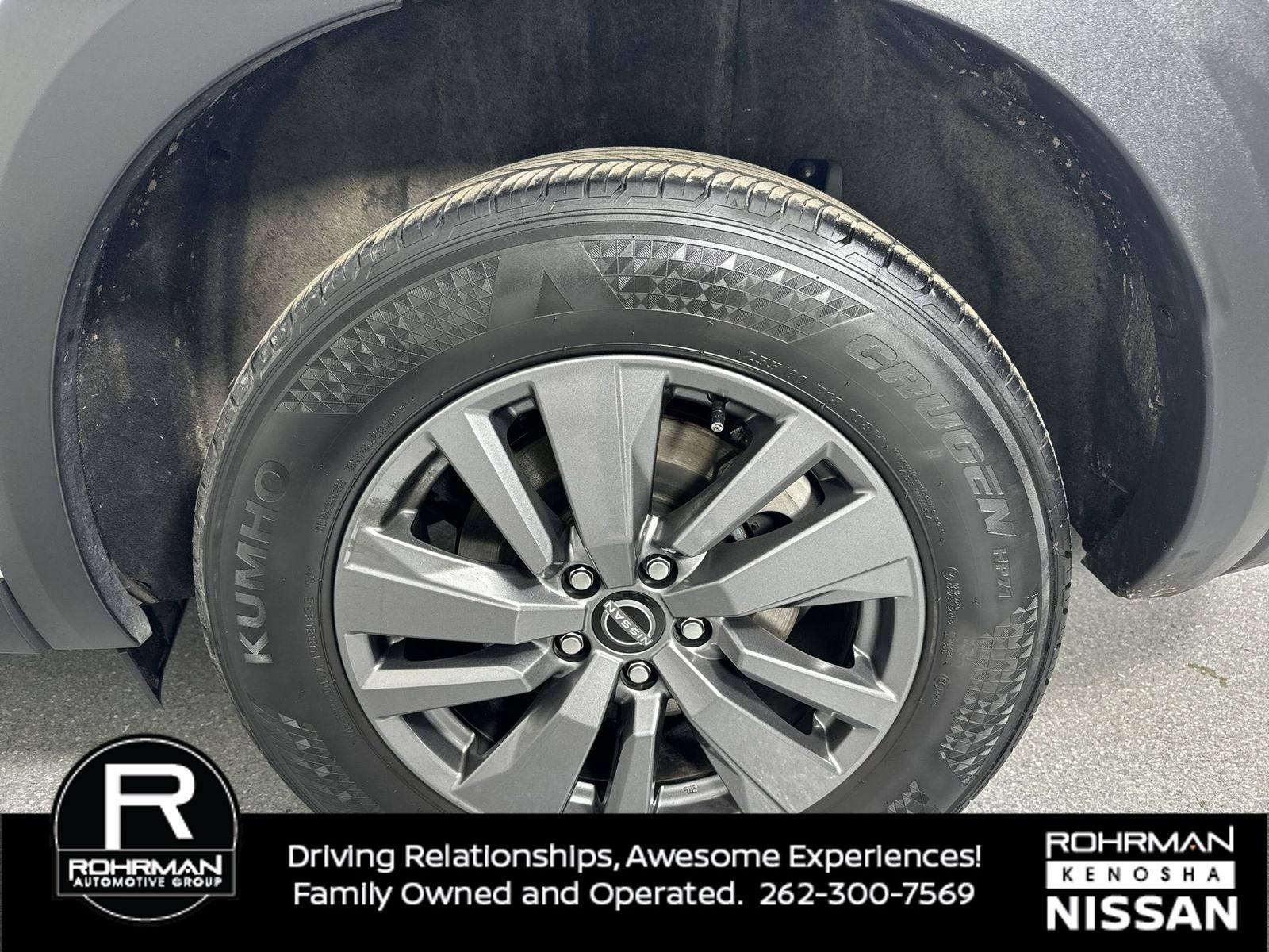 2025 Nissan Pathfinder SV