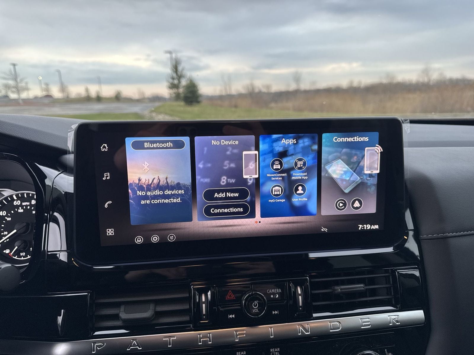 2026 Nissan Pathfinder SV