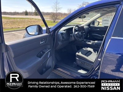 2026 Nissan Pathfinder SL