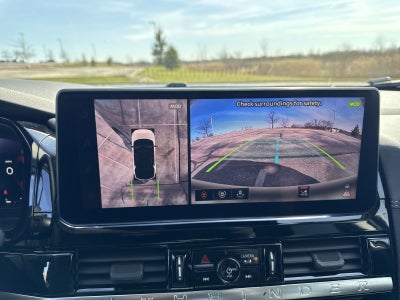 2026 Nissan Pathfinder Platinum Captain Chairs Package