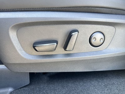 2026 Nissan Pathfinder Platinum Captain Chairs Package