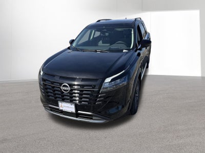 2026 Nissan Pathfinder Platinum Captain Chairs Package