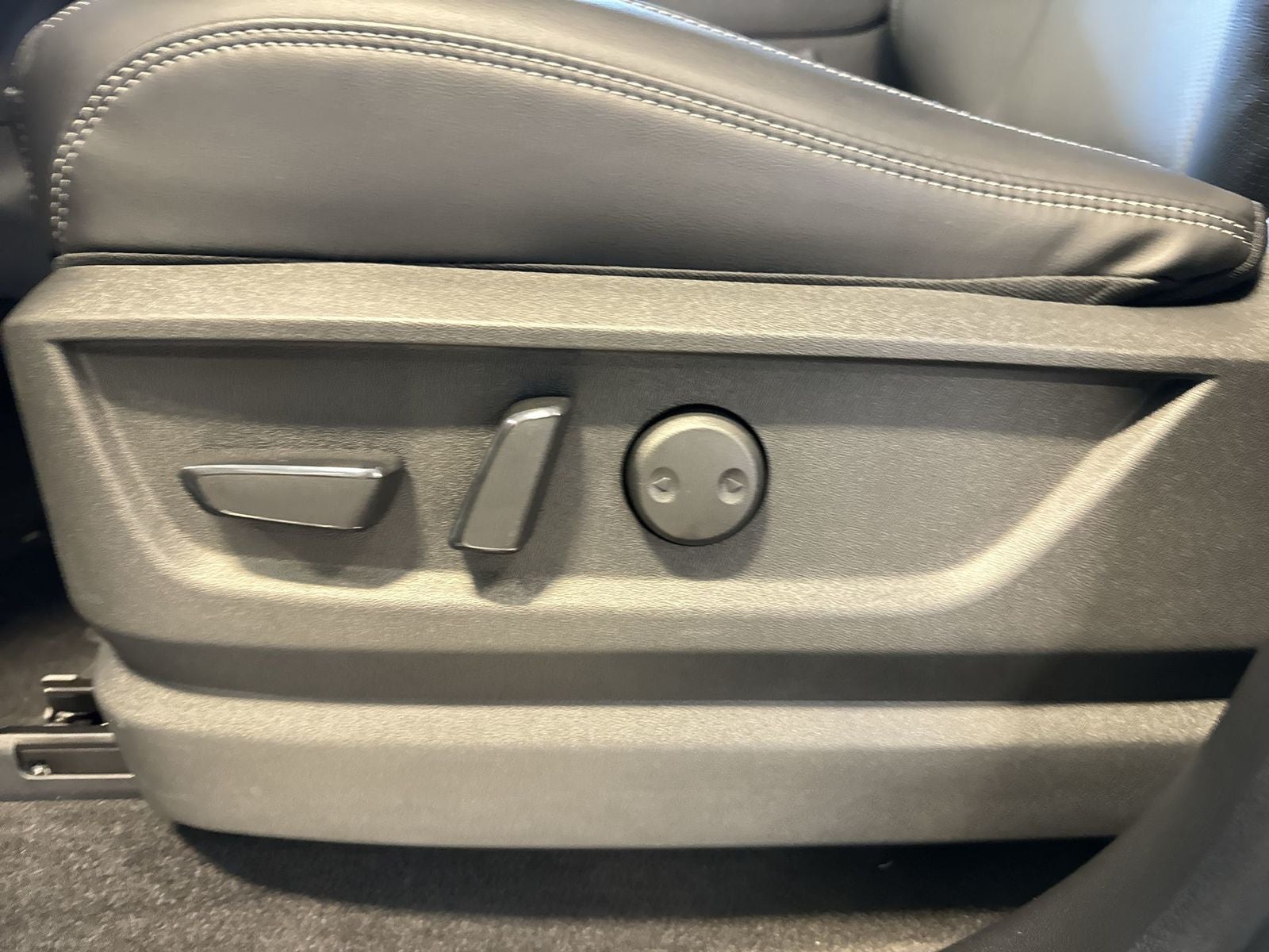 2026 Nissan Armada PRO-4X Captain's Chair Seat Package