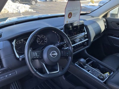 2024 Nissan Pathfinder SL