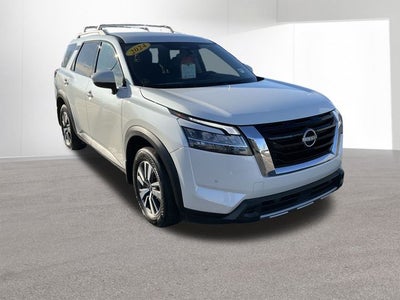2024 Nissan Pathfinder SL