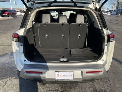 2024 Nissan Pathfinder SL