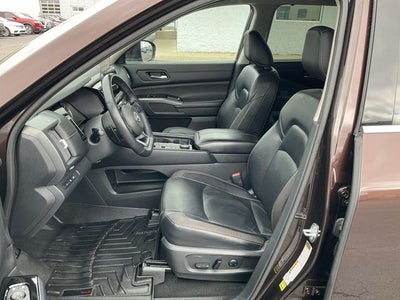 2022 Nissan Pathfinder SL