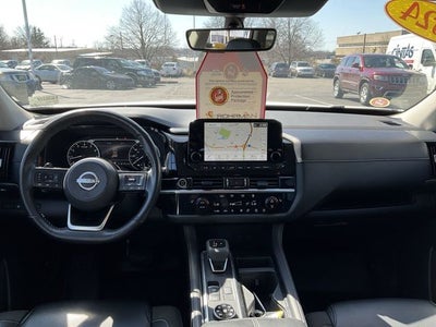 2024 Nissan Pathfinder SL