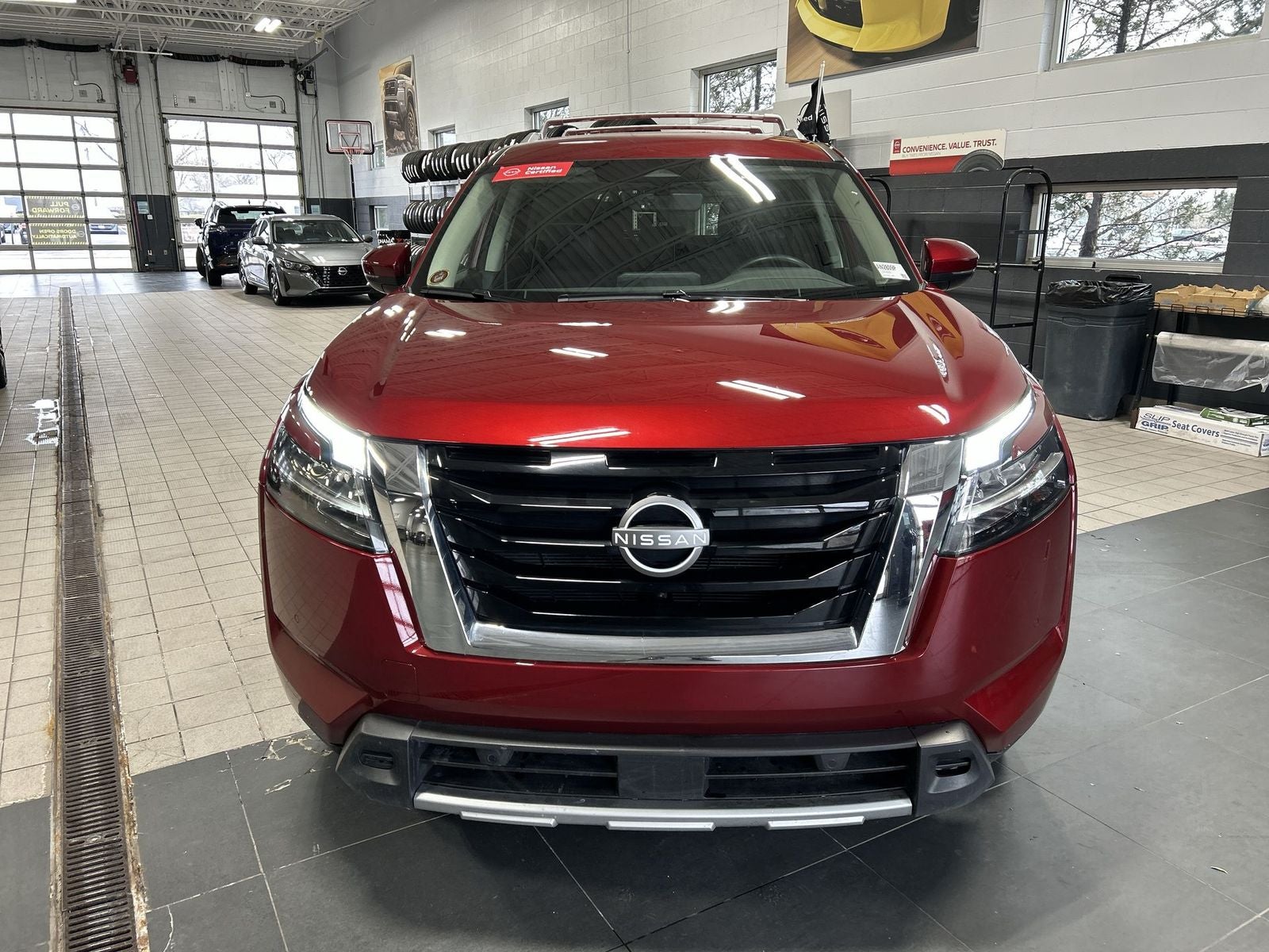 2024 Nissan Pathfinder SL