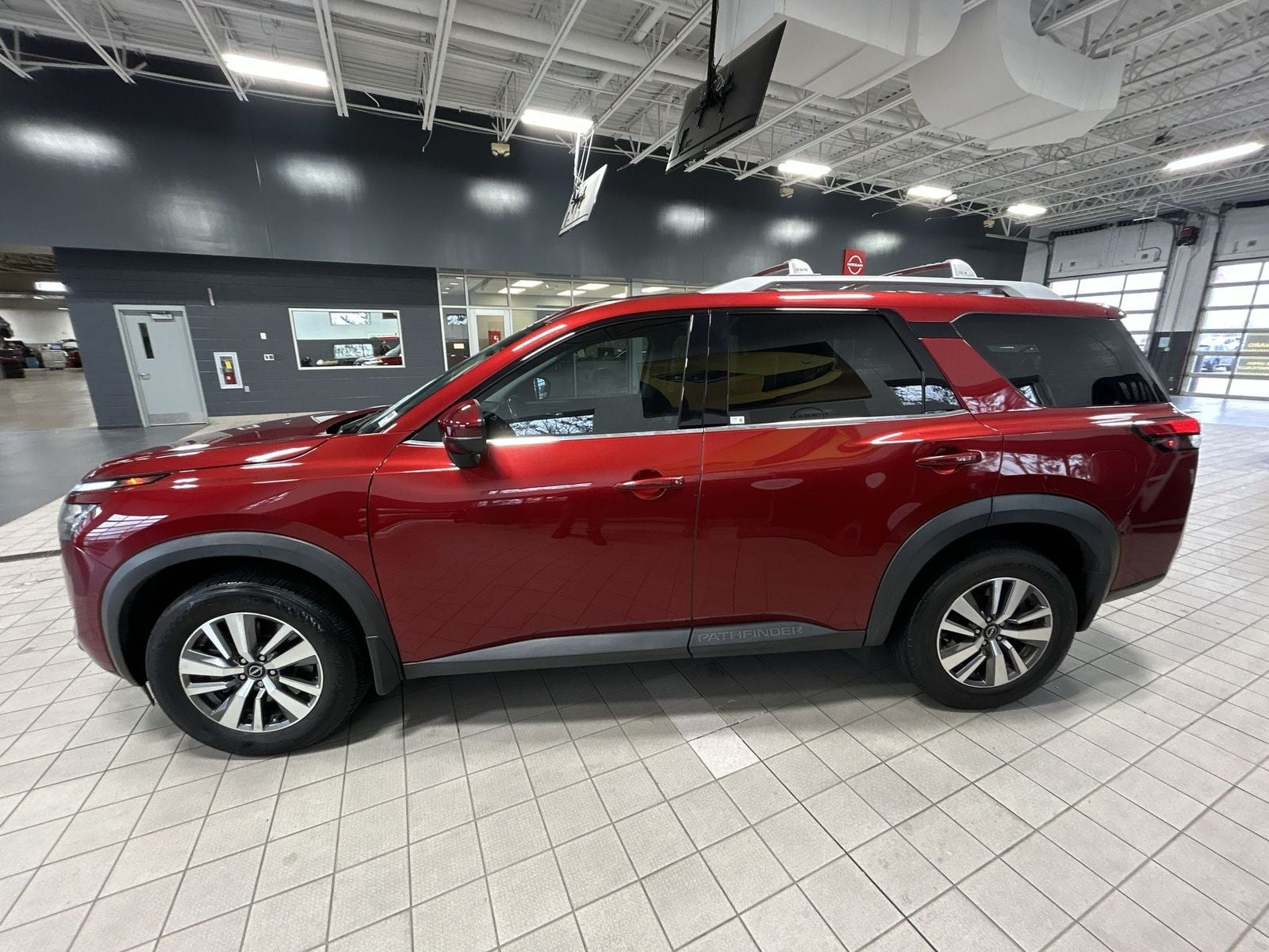 2023 Nissan Pathfinder SL