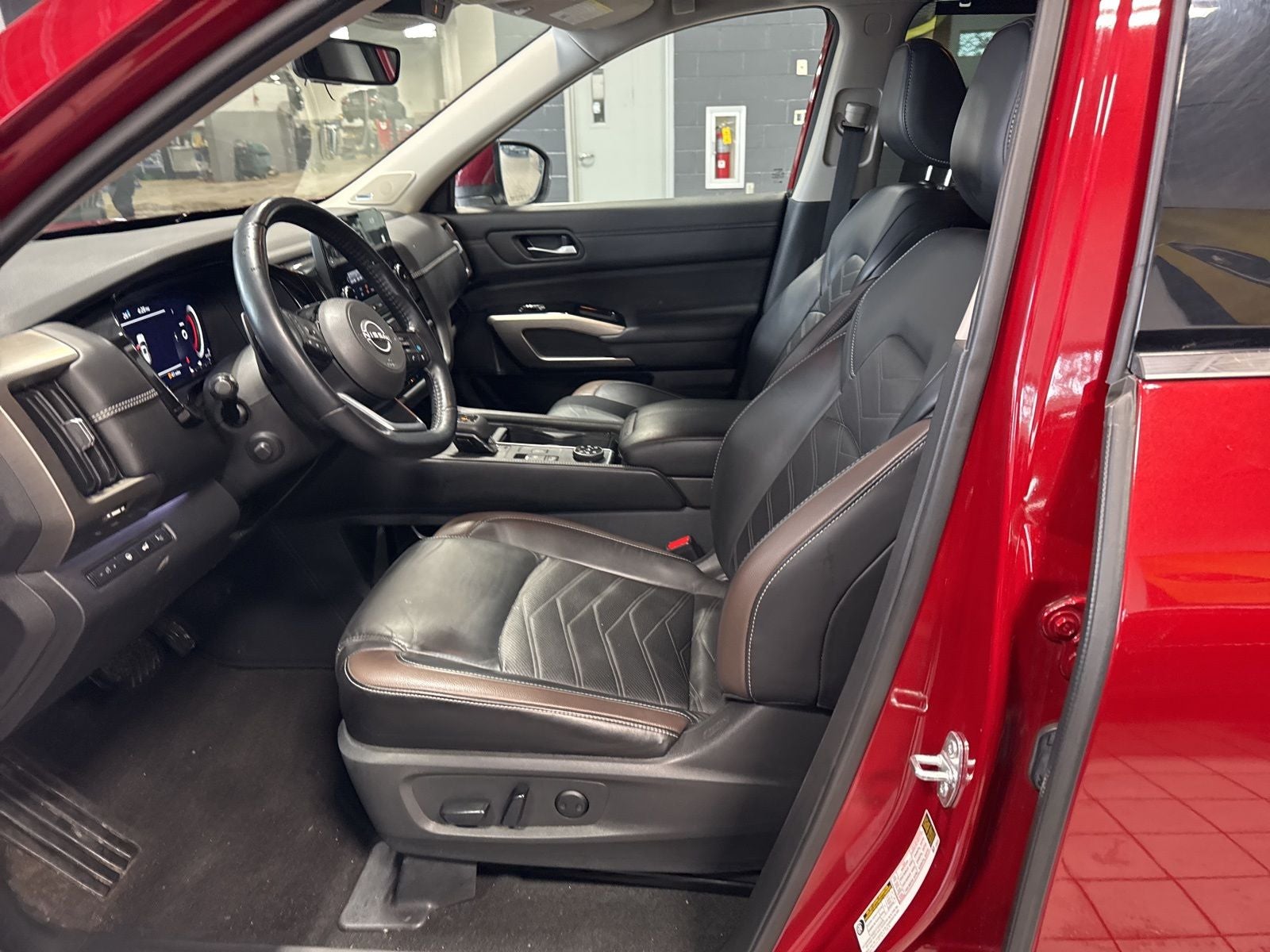 2023 Nissan Pathfinder Platinum