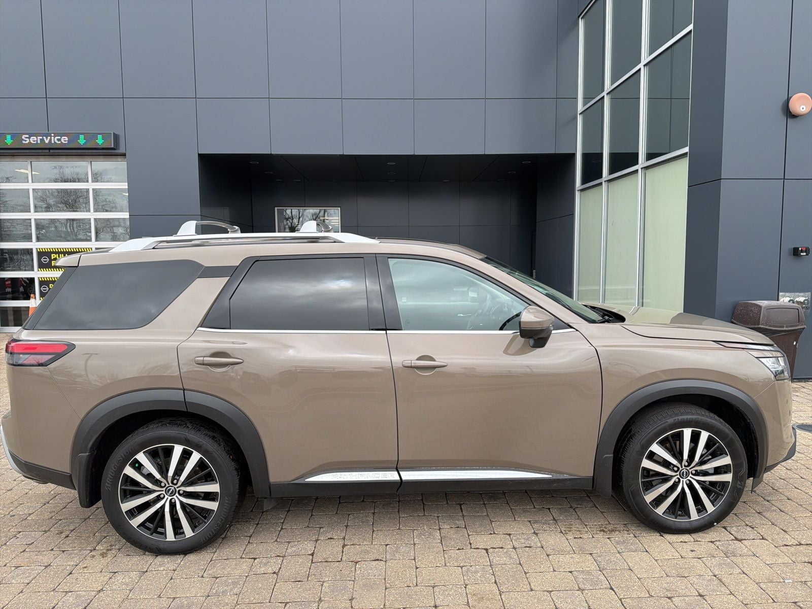 2024 Nissan Pathfinder Platinum