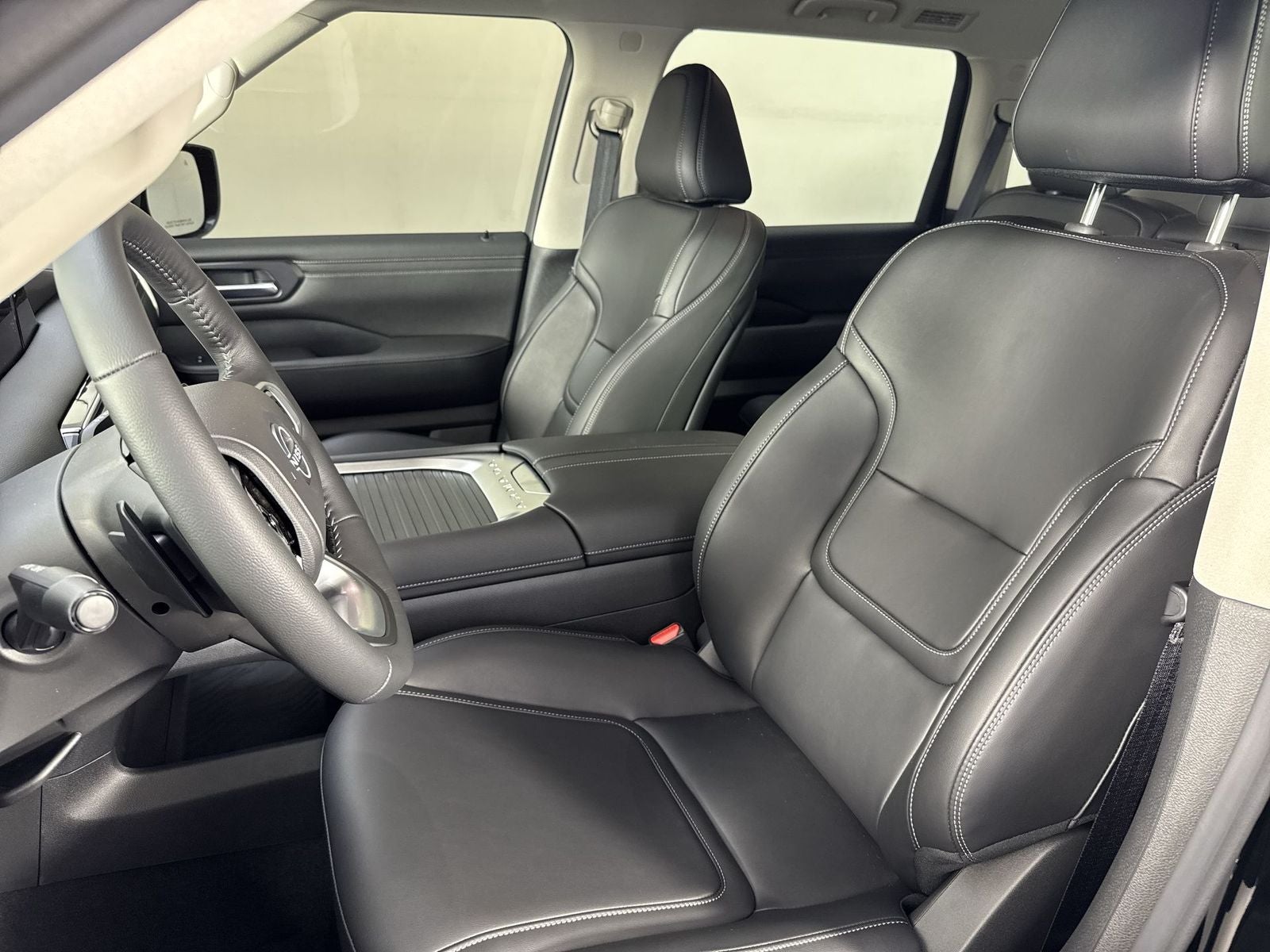 2025 Nissan Armada SV