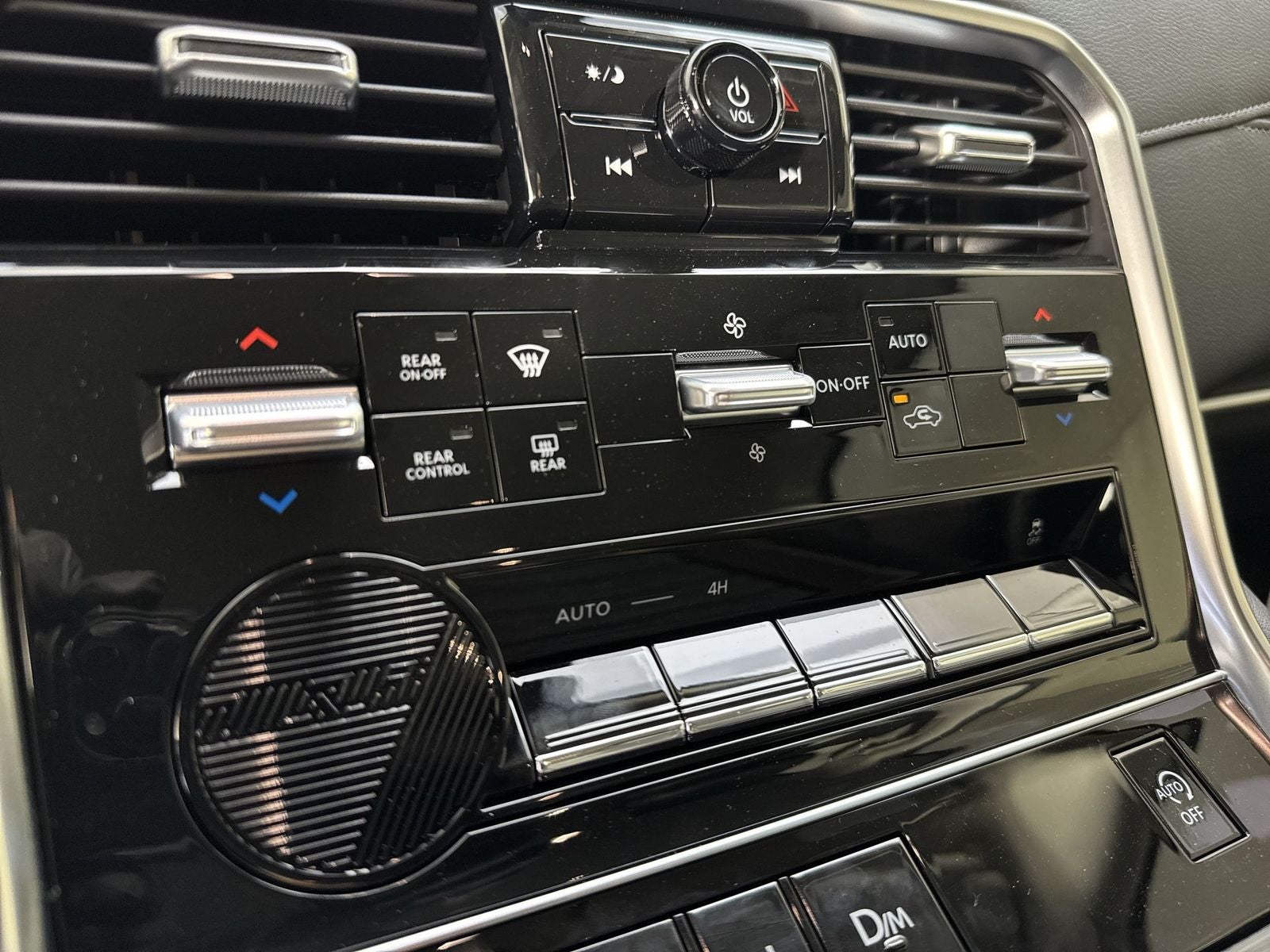 2025 Nissan Armada SV