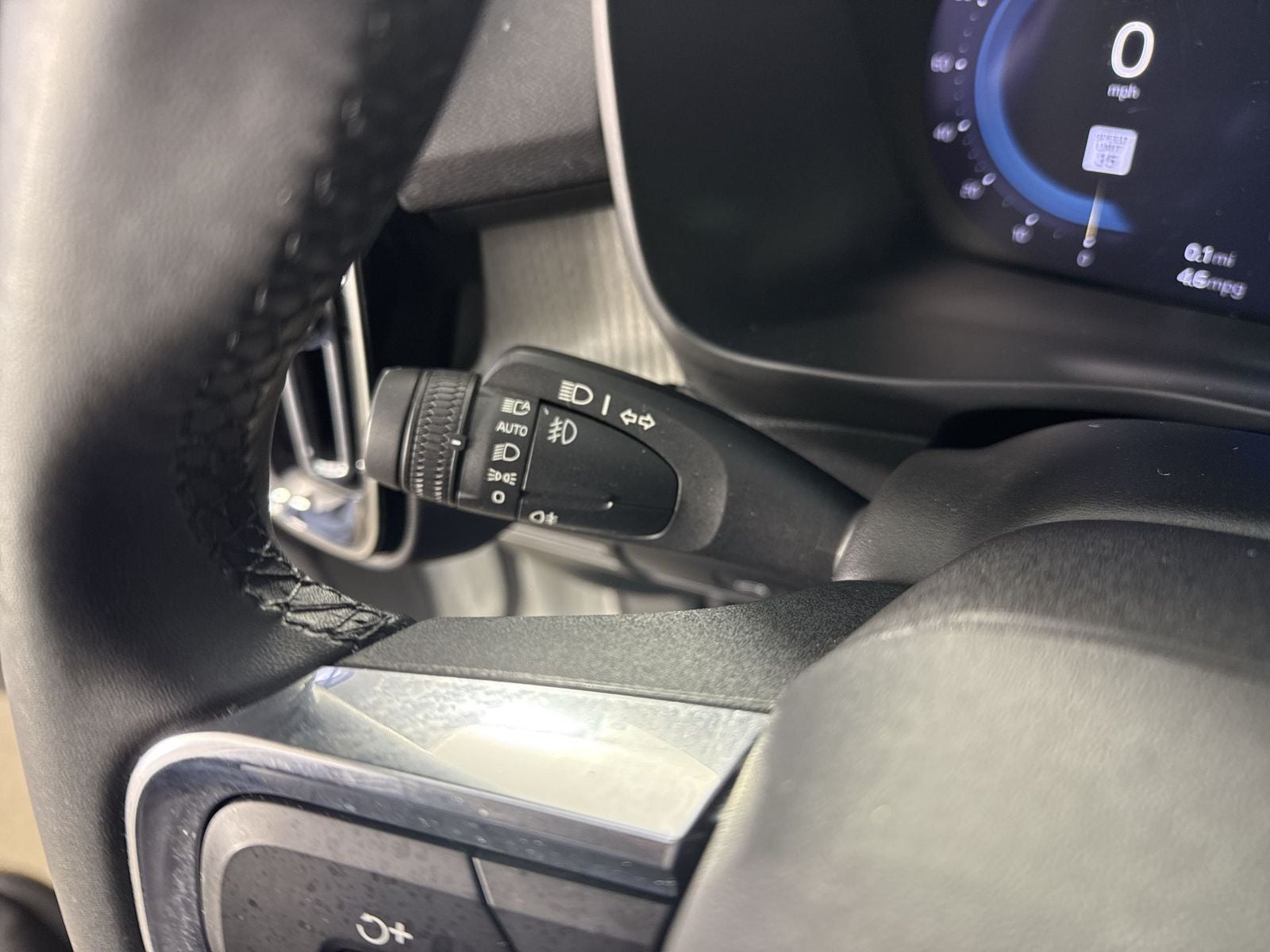 2024 Volvo XC40 B5 Plus Dark Theme