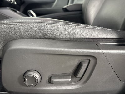 2024 Volvo XC40 B5 Plus Dark Theme