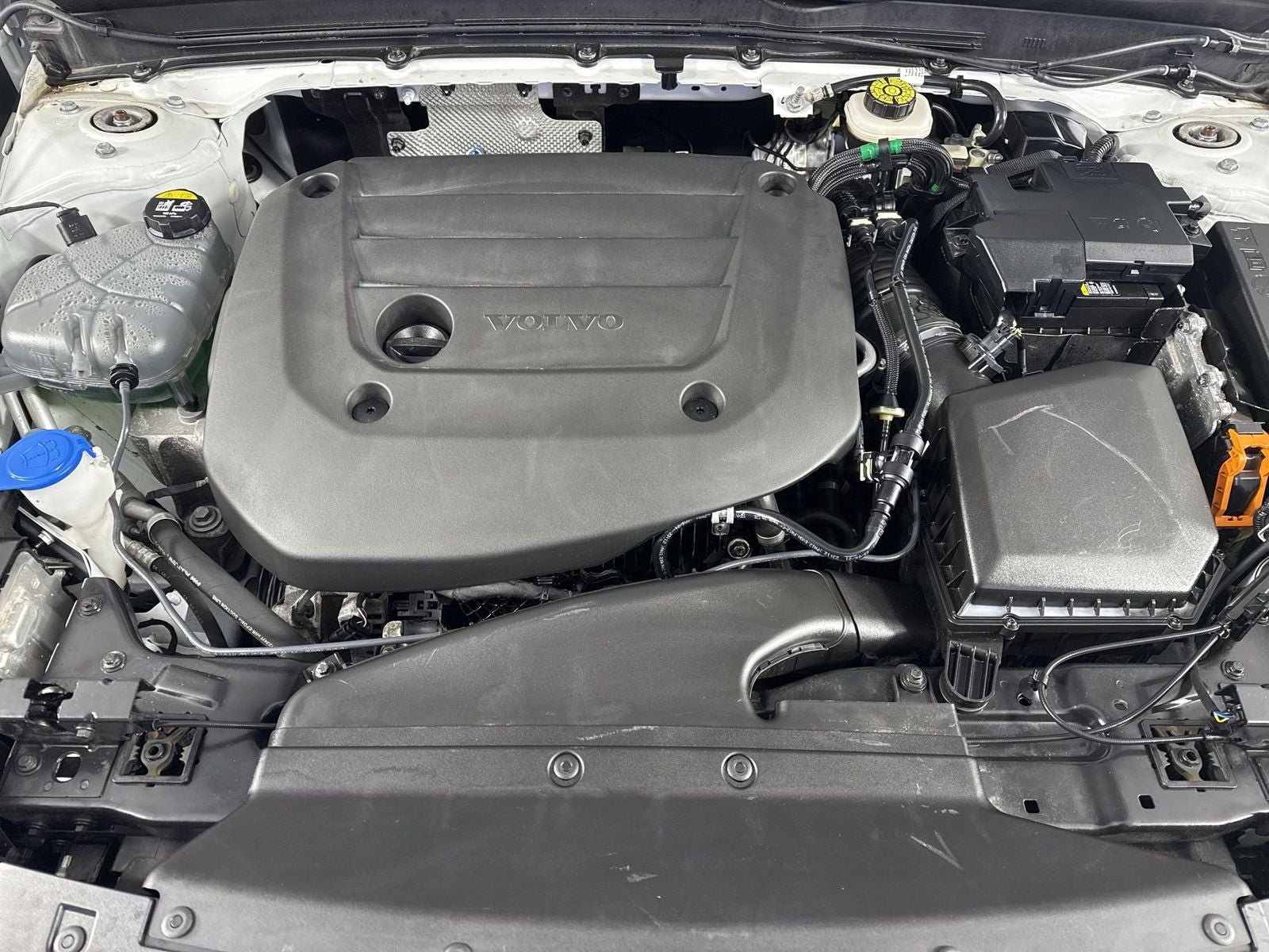 2024 Volvo XC40 B5 Plus Dark Theme