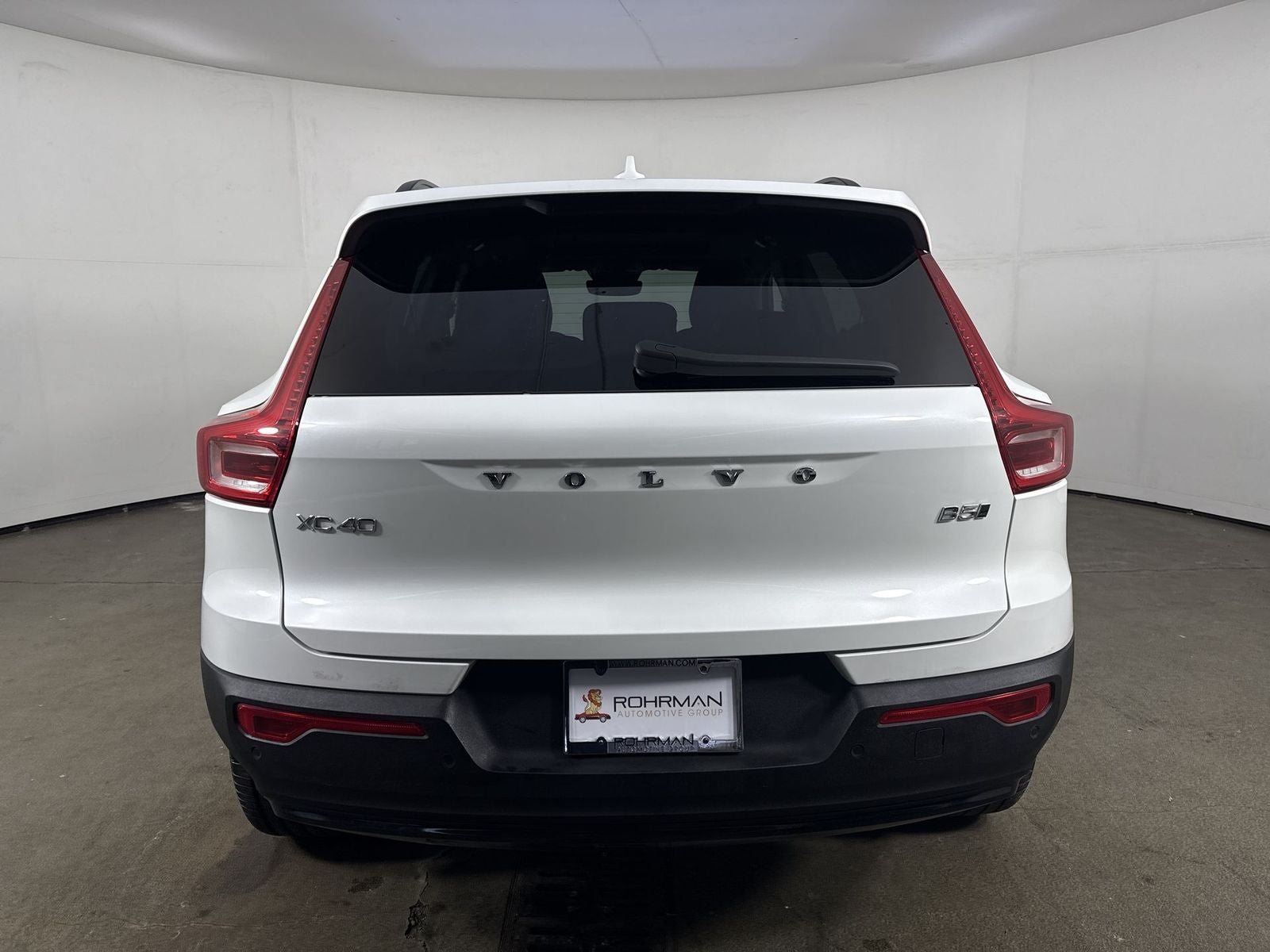 2024 Volvo XC40 B5 Plus Dark Theme