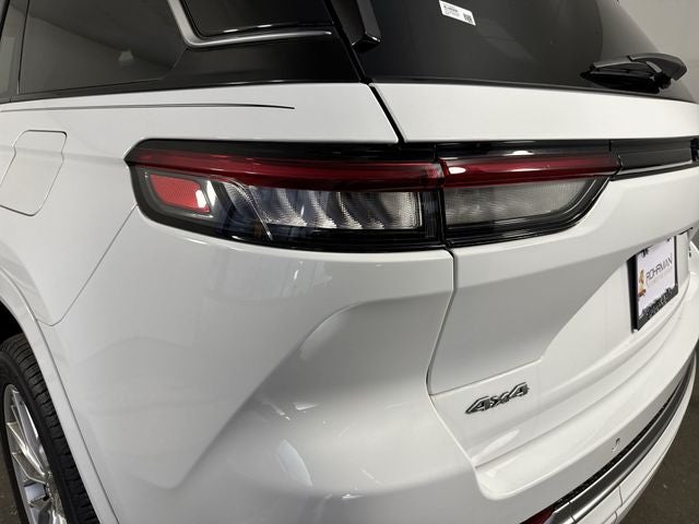 2022 Jeep Grand Cherokee Summit