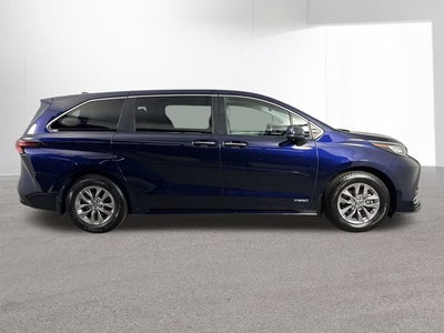 2021 Toyota Sienna XLE