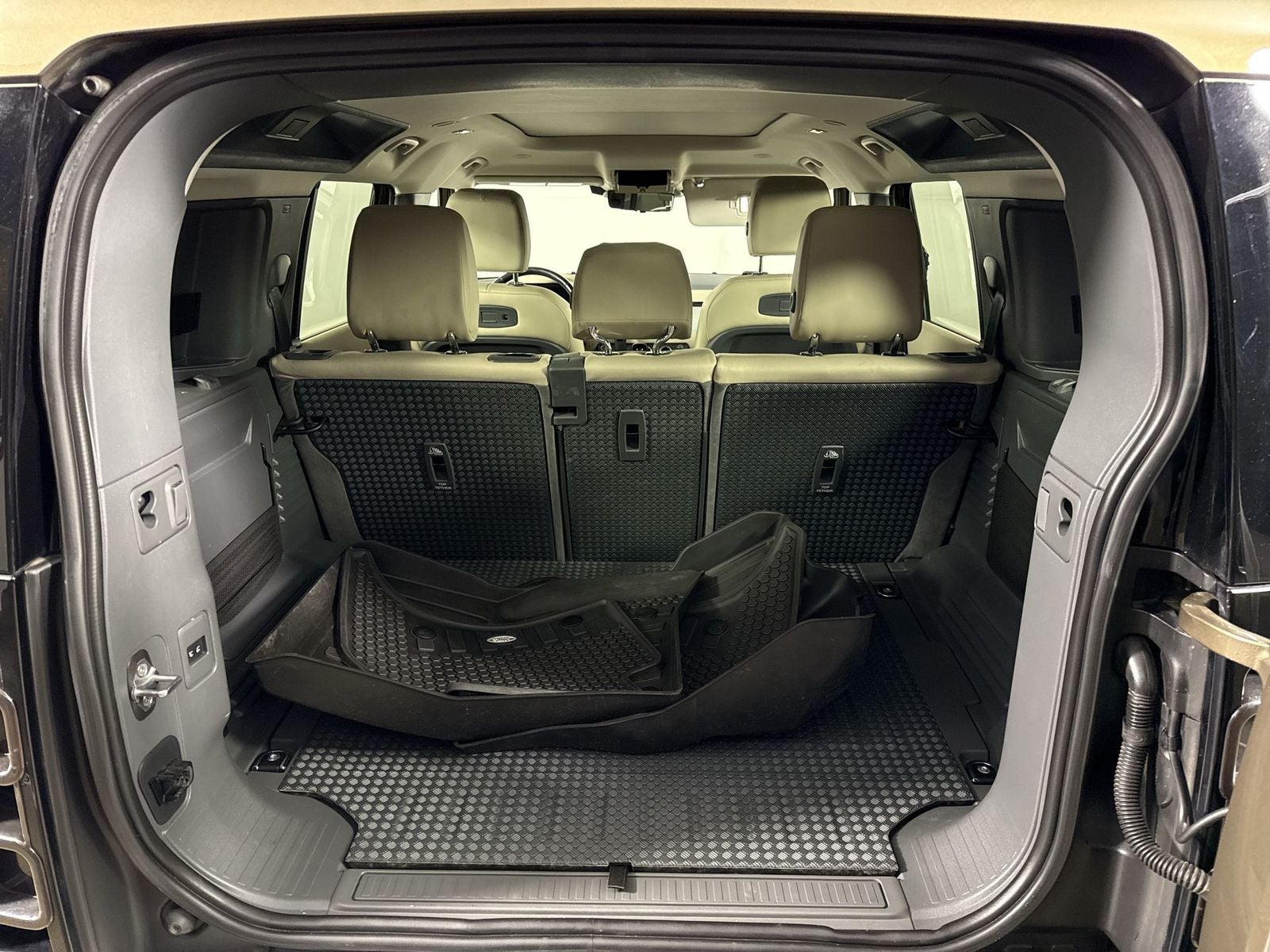 2021 Land Rover Defender 110 SE