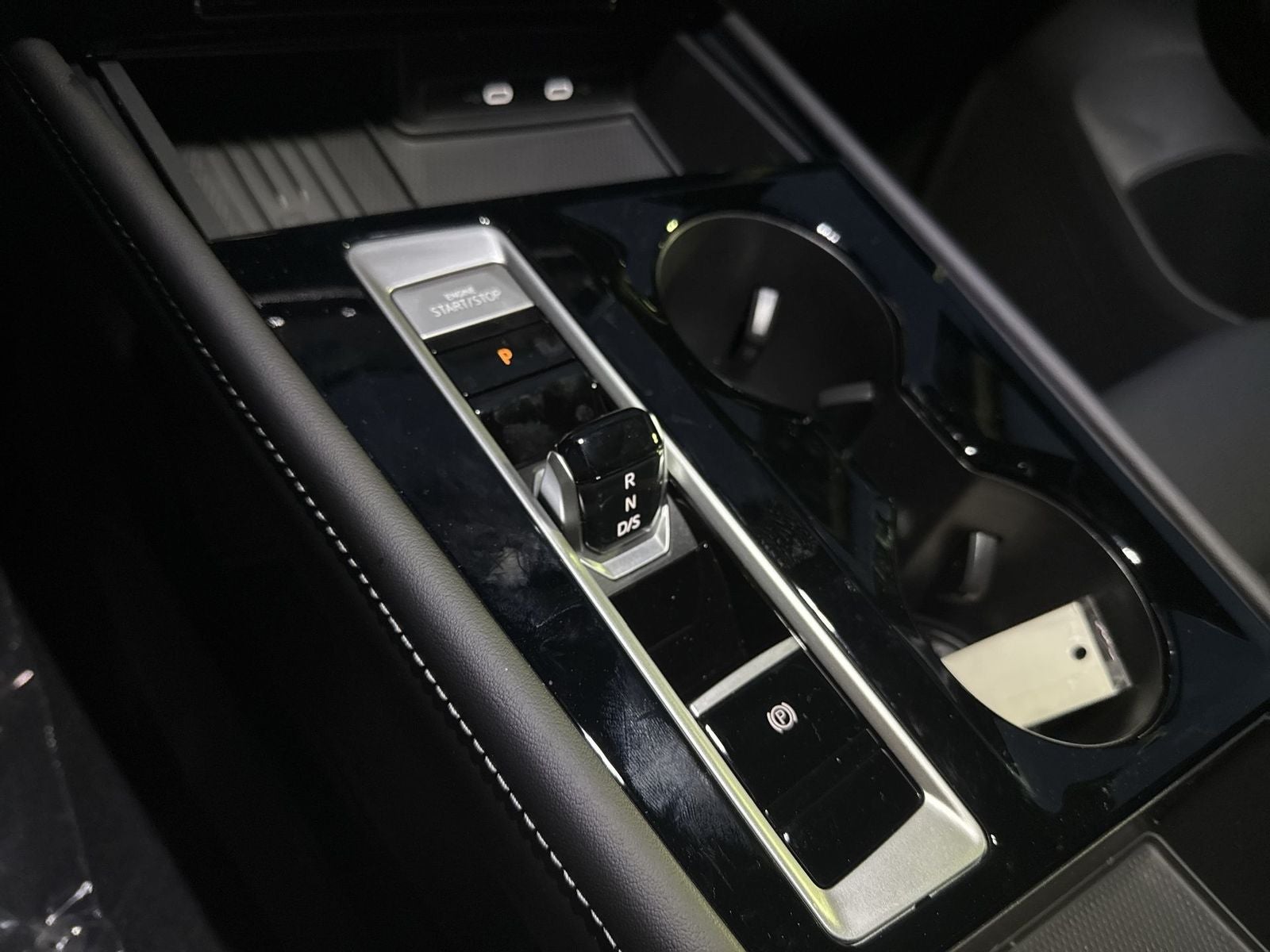 2026 Volkswagen Atlas Cross Sport 2.0T SEL