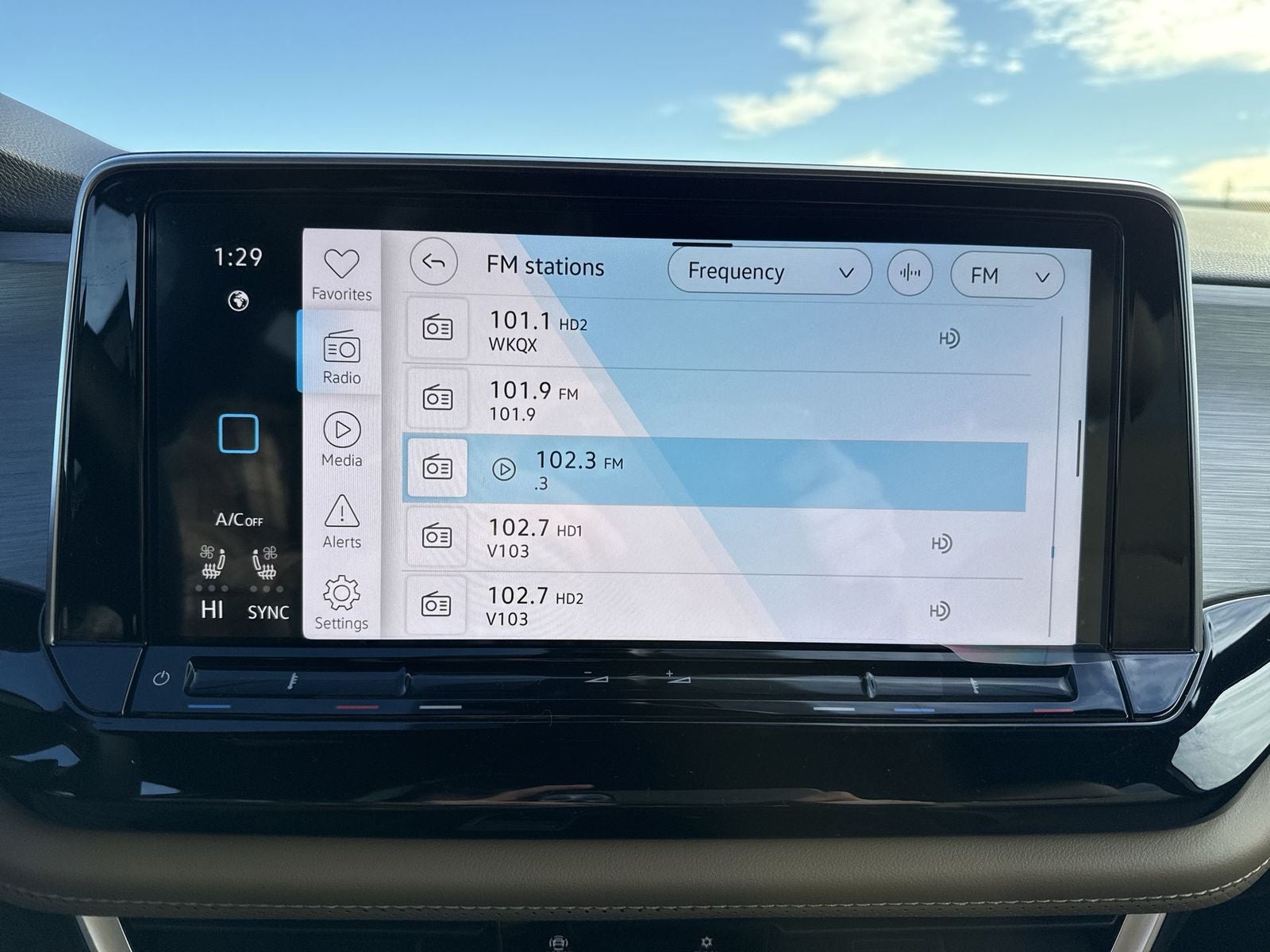 2026 Volkswagen Atlas Cross Sport 2.0T SE W/TECHNOLOGY