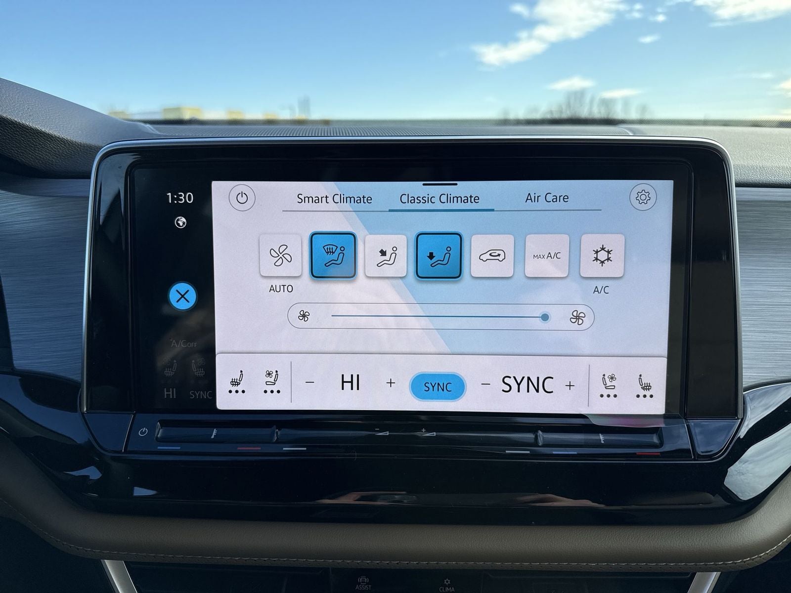 2026 Volkswagen Atlas Cross Sport 2.0T SE W/TECHNOLOGY