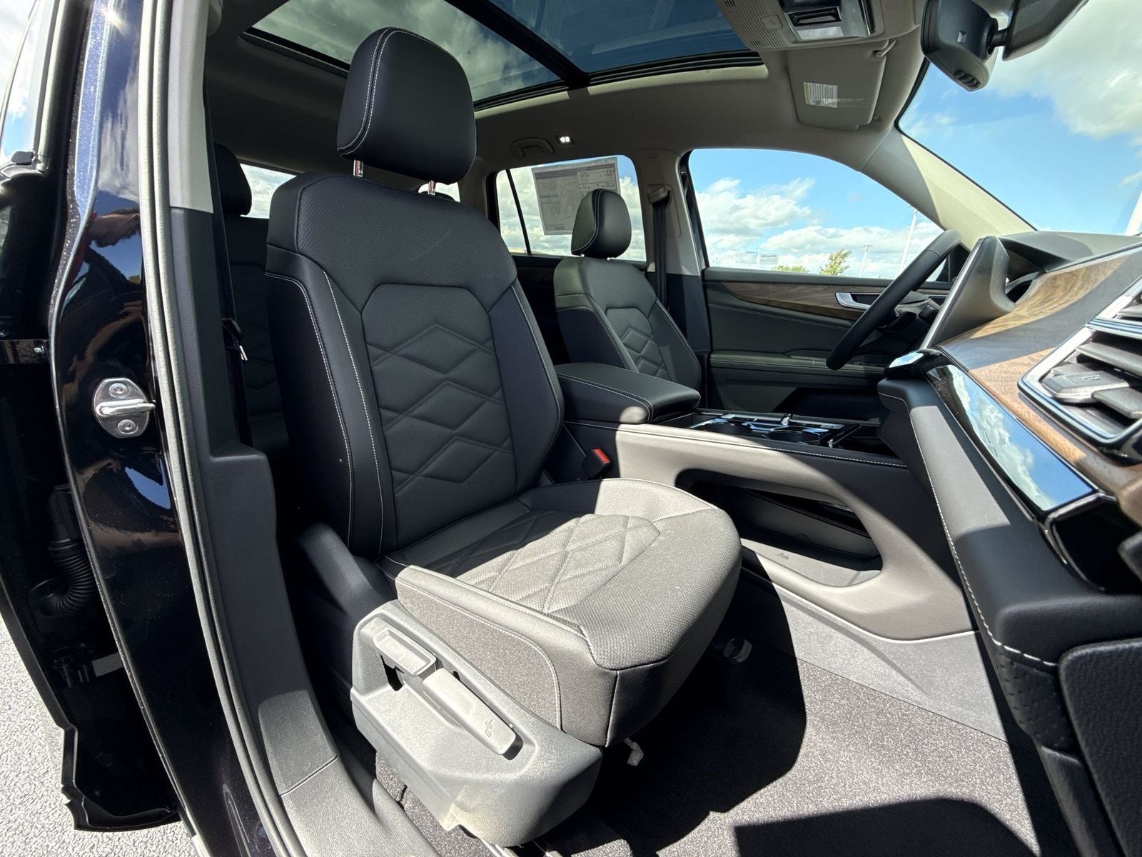 2026 Volkswagen Atlas 2.0T SE w/ Technology