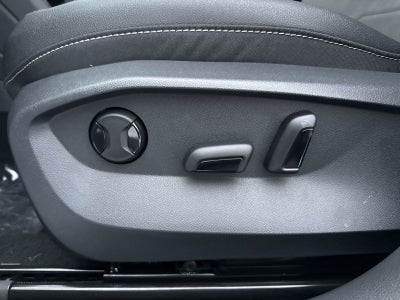 2026 Volkswagen Taos 1.5T SE Black