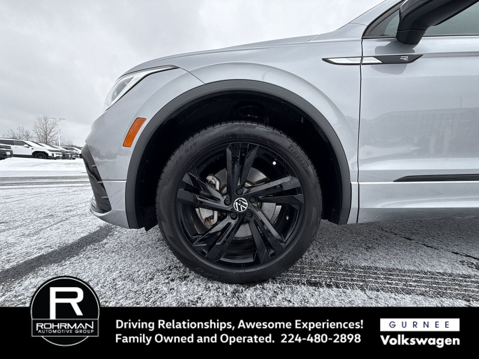 2024 Volkswagen Tiguan 2.0T SE R-Line Black