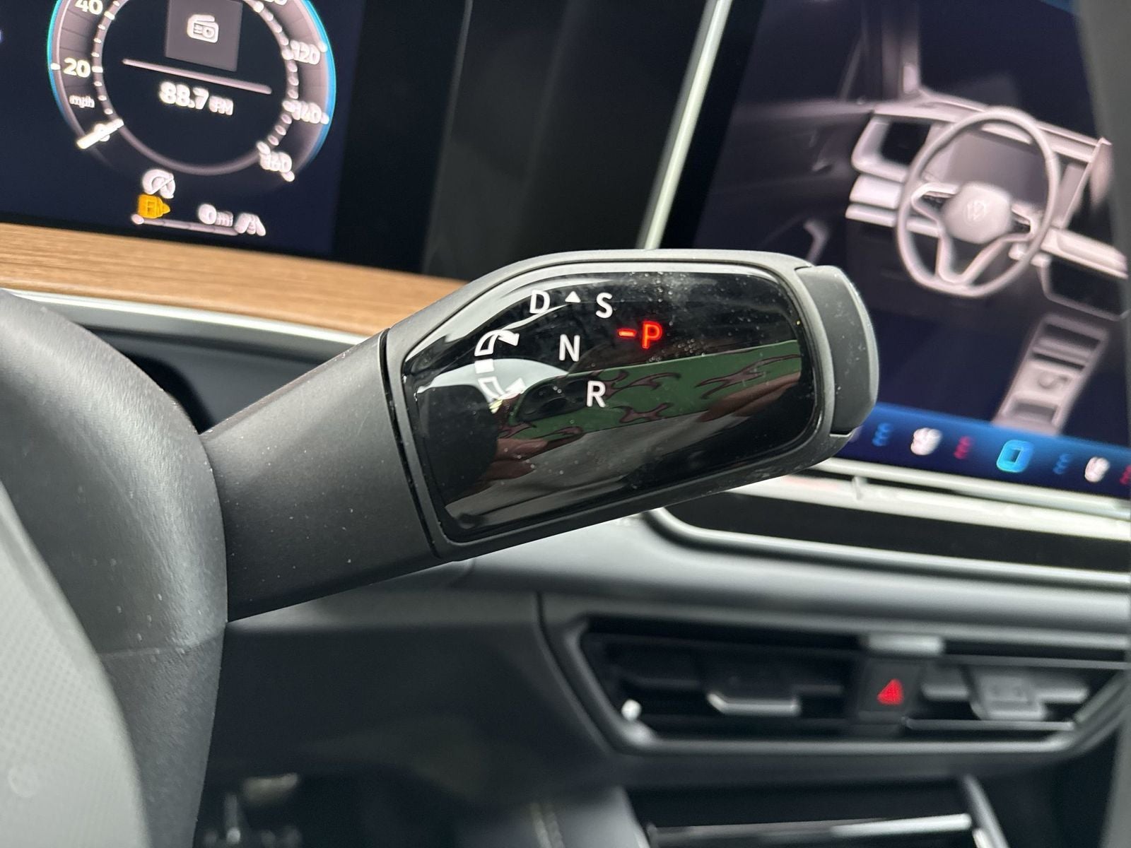 2026 Volkswagen Tiguan 2.0T SEL R-Line