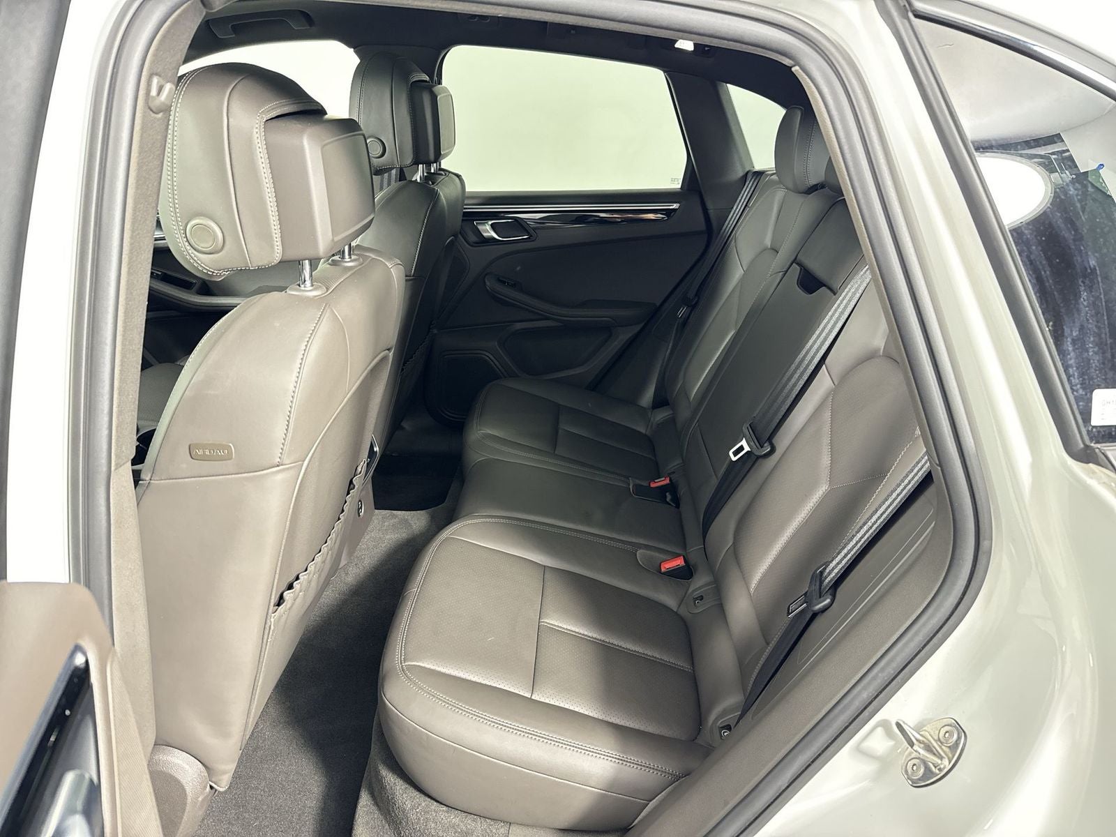 2023 Porsche Macan Base