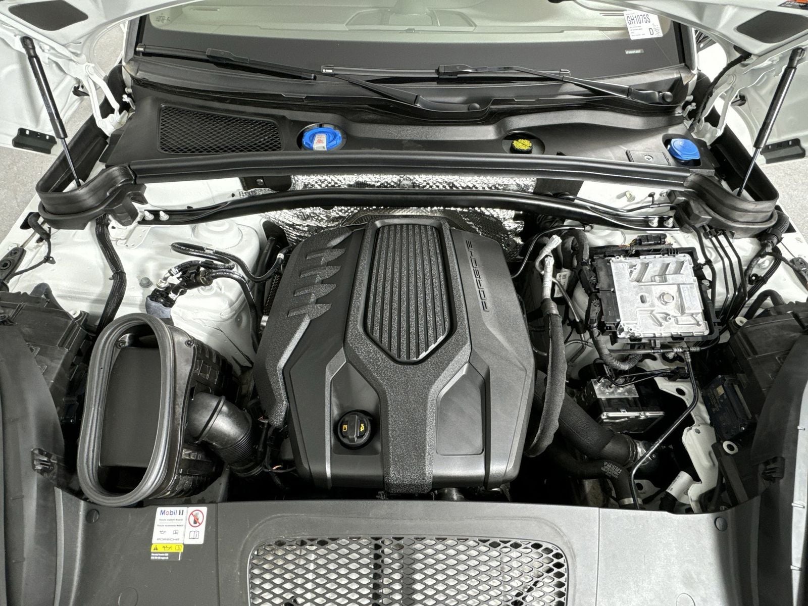 2023 Porsche Macan Base