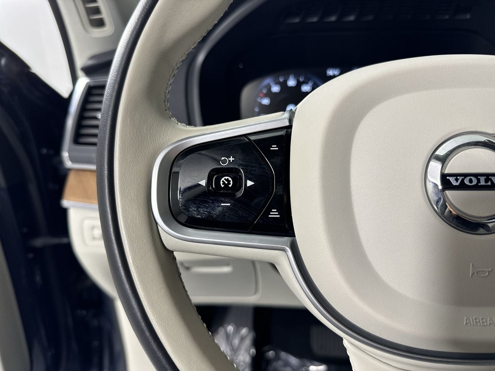 2021 Volvo XC90 Recharge Plug-In Hybrid T8 Inscription Expression 7 Passenger